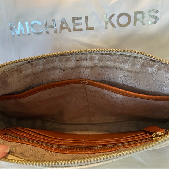 Michael Kors Signature Clutch Wristlet Wallet - Picture 5 of 6